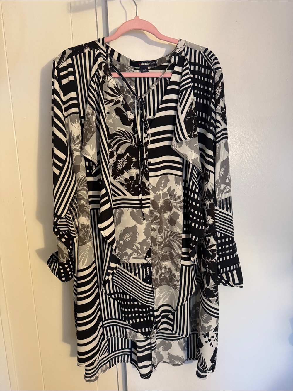 Denim&Co Black, White & Gray Graphic Floral Striped Tunic